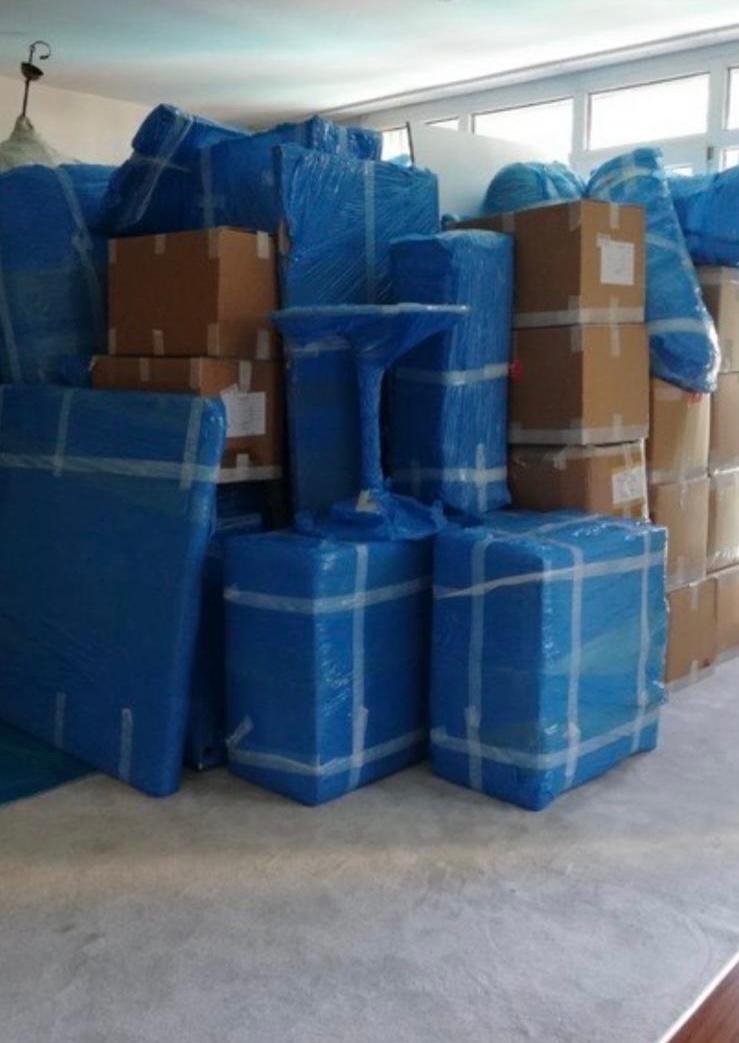 Ofis eşyalarının paketlenmesi